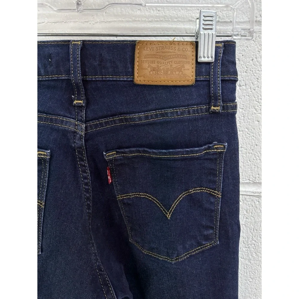 Levi's Premium 724 High Rise Straight Sculpt Jean Size 26 in London Bridge‎ Wash